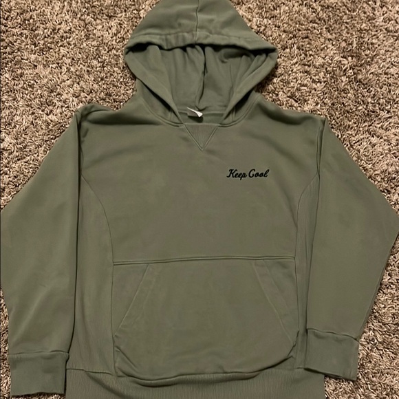 Green pullover - Picture 1 of 6